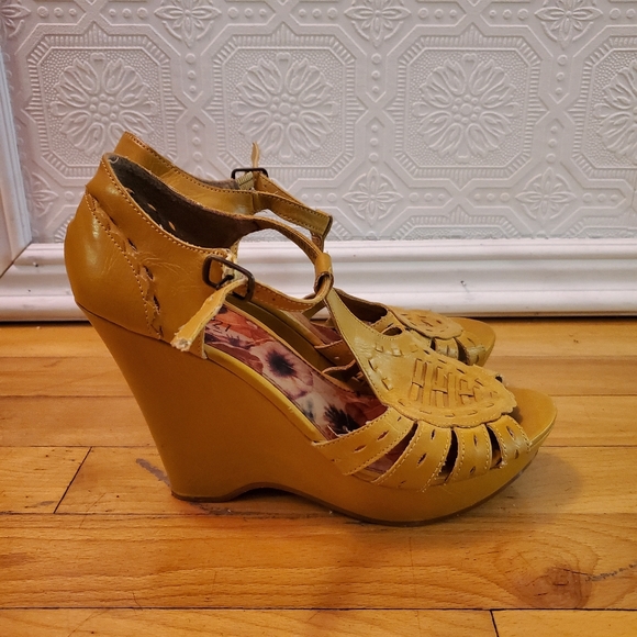 Mustard boho wedges - Picture 2 of 5